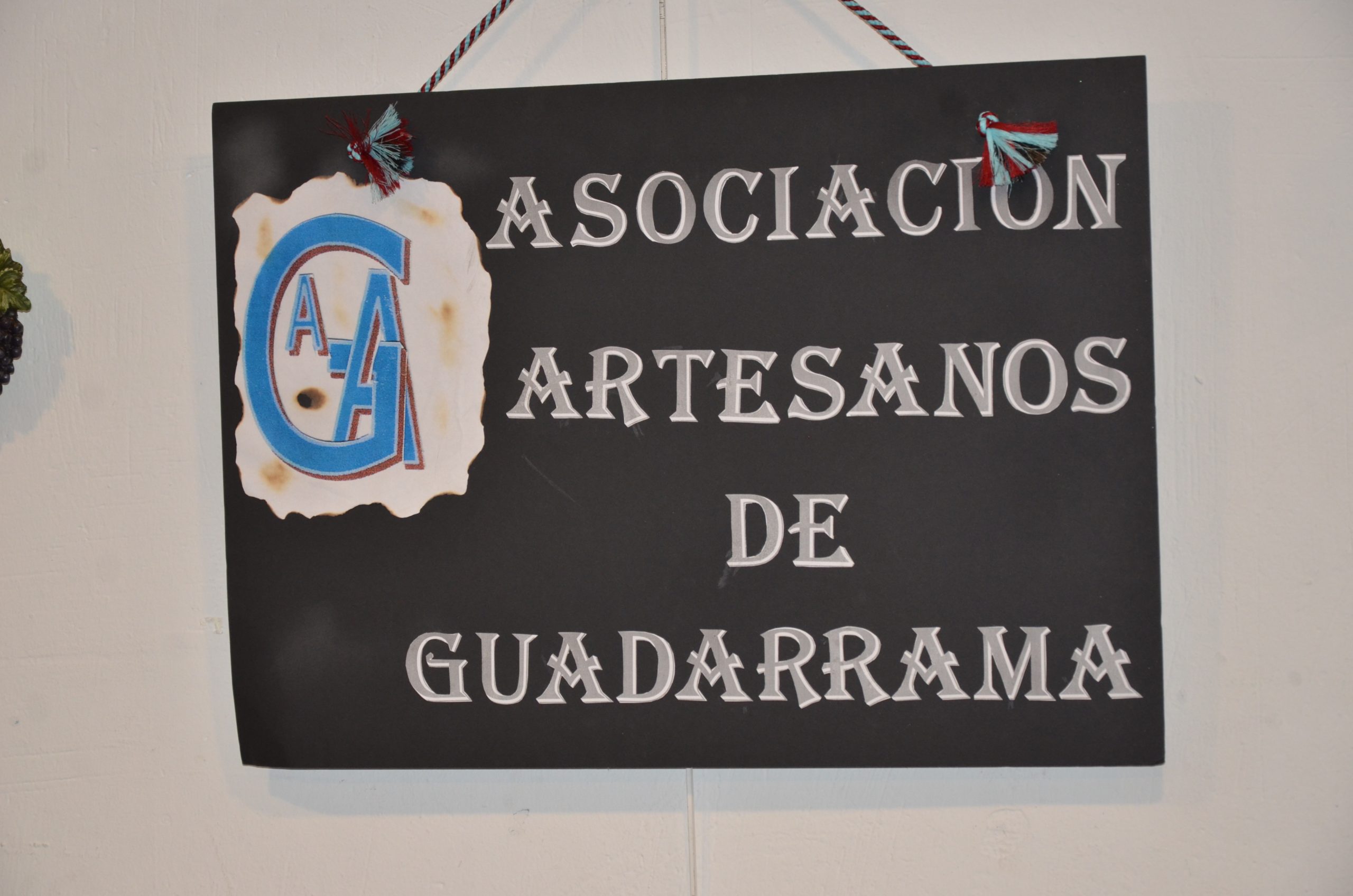 Cartel de la Asociación de Artesanos de Guadarrama